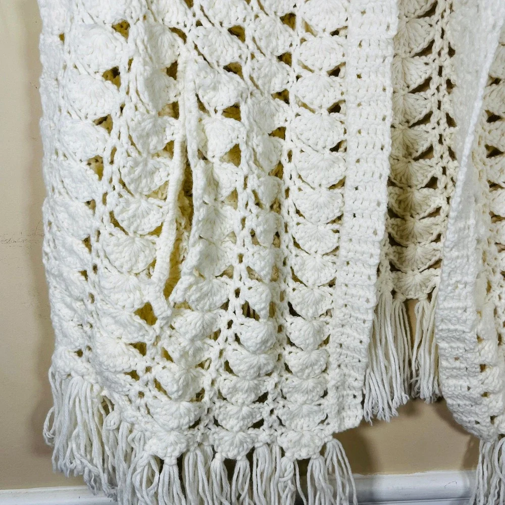 Vintage Handmade Ivory Crochet Shell Stitch Shawl Wrap Fringe Cape Poncho Boho
